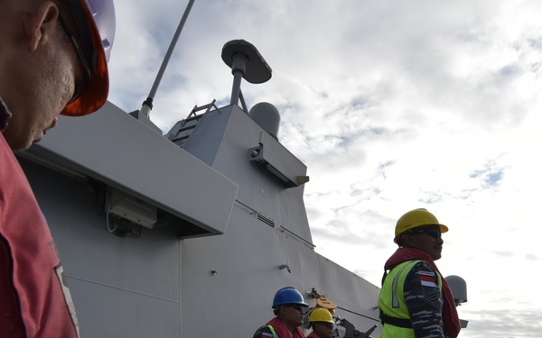 Indonesian Navy Sailors Prep for RAS with USNS Henry J. Kaiser During RIMPAC 2022