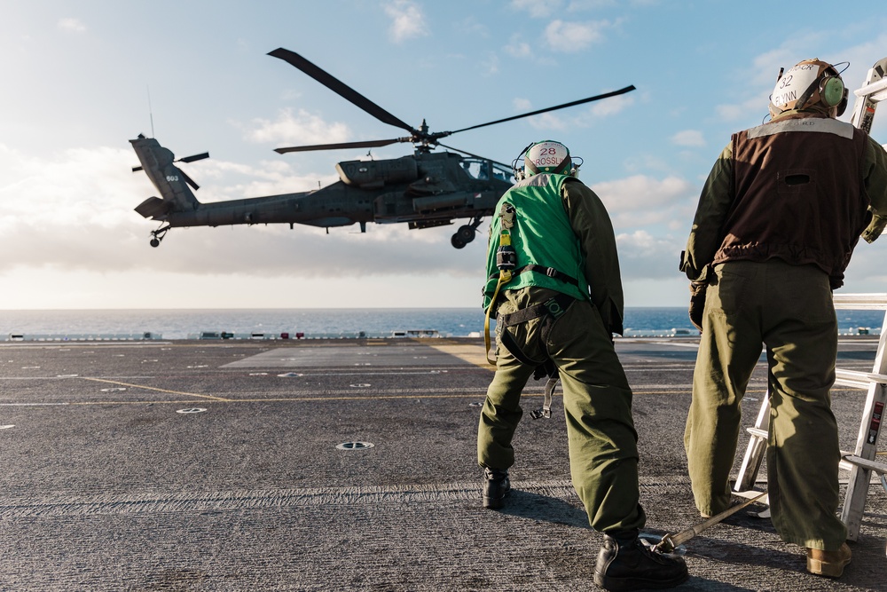 DVIDS - Images - RIMPAC 2022: Deck landing qualification [Image 4 of 24]