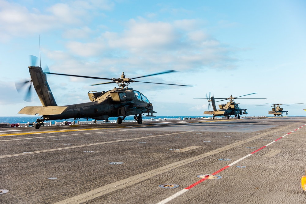 RIMPAC 2022: Deck landing qualification