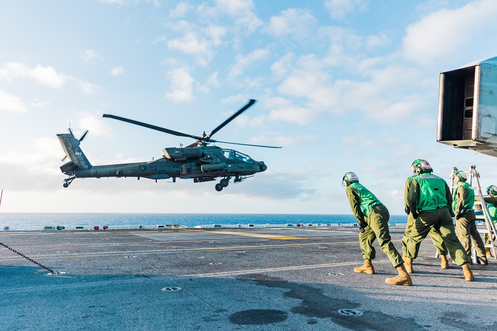RIMPAC 2022: Deck landing qualification