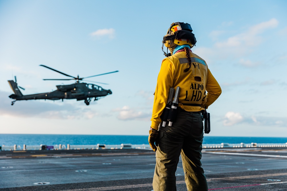 RIMPAC 2022: Deck landing qualification
