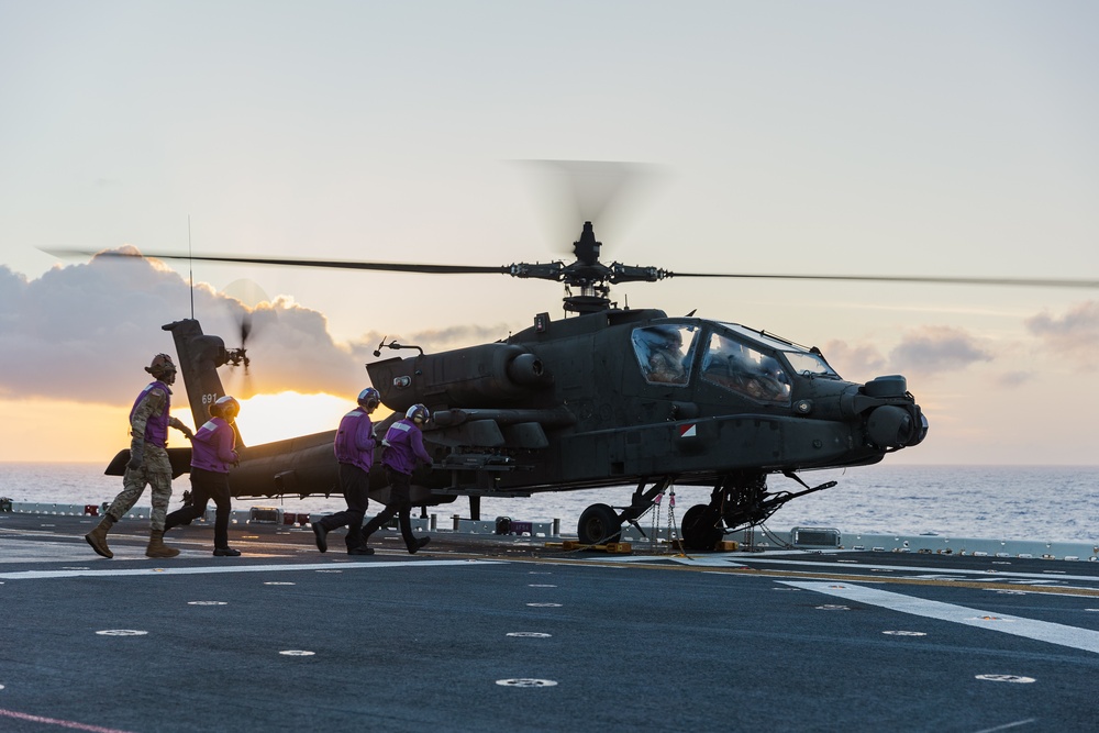 RIMPAC 2022: Deck landing qualification