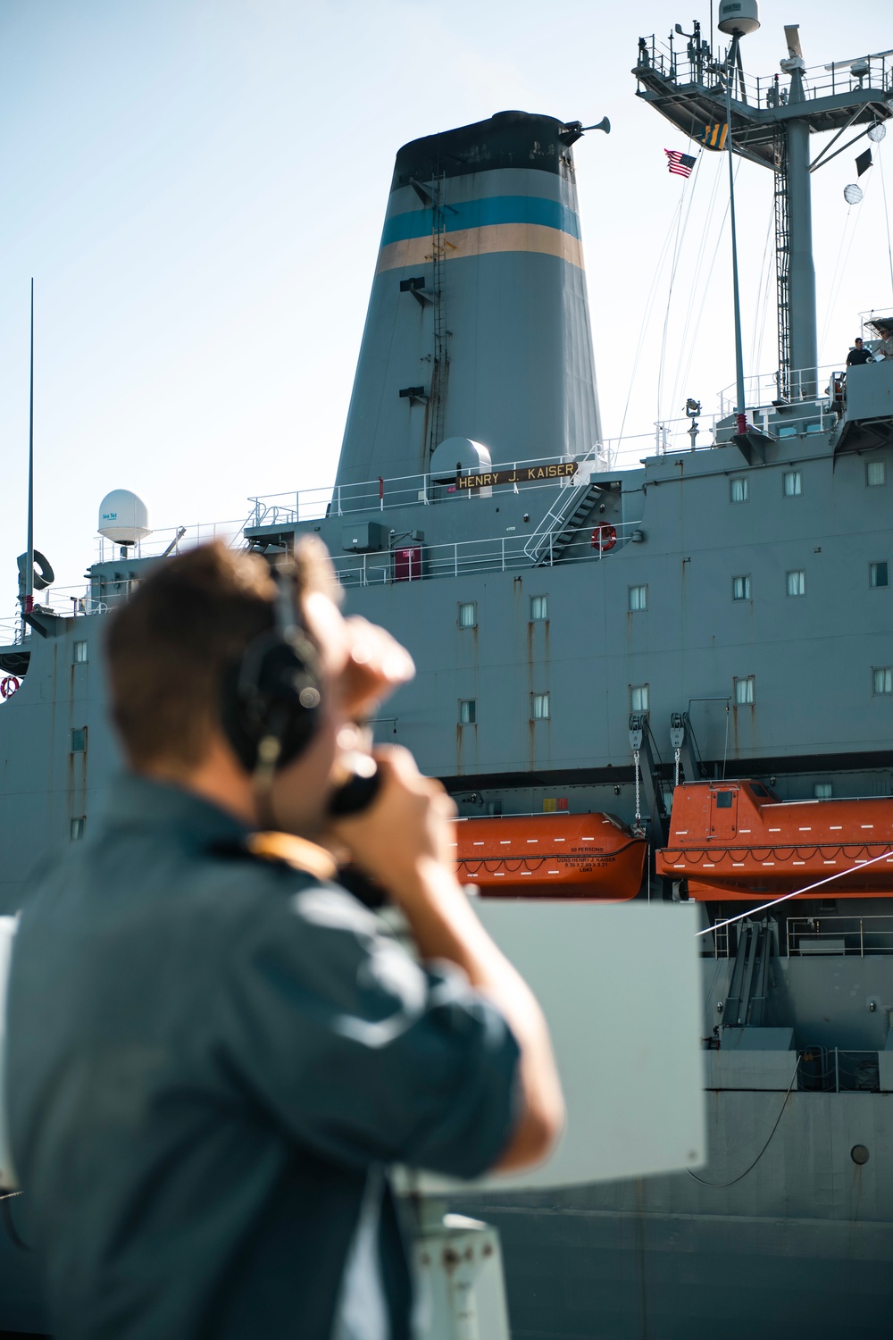 RIMPAC 2022: HMCS Winnipeg conducts RAS with USNS Henry J. Kaiser