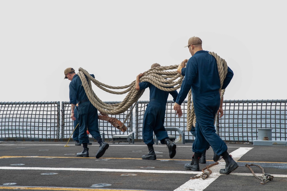 USS Sioux City Refuels in Duqm, Oman