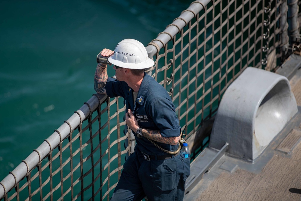USS Sioux City Refuels in Duqm, Oman