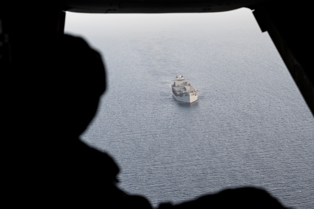 USMC MV-22 lands on USSHWW