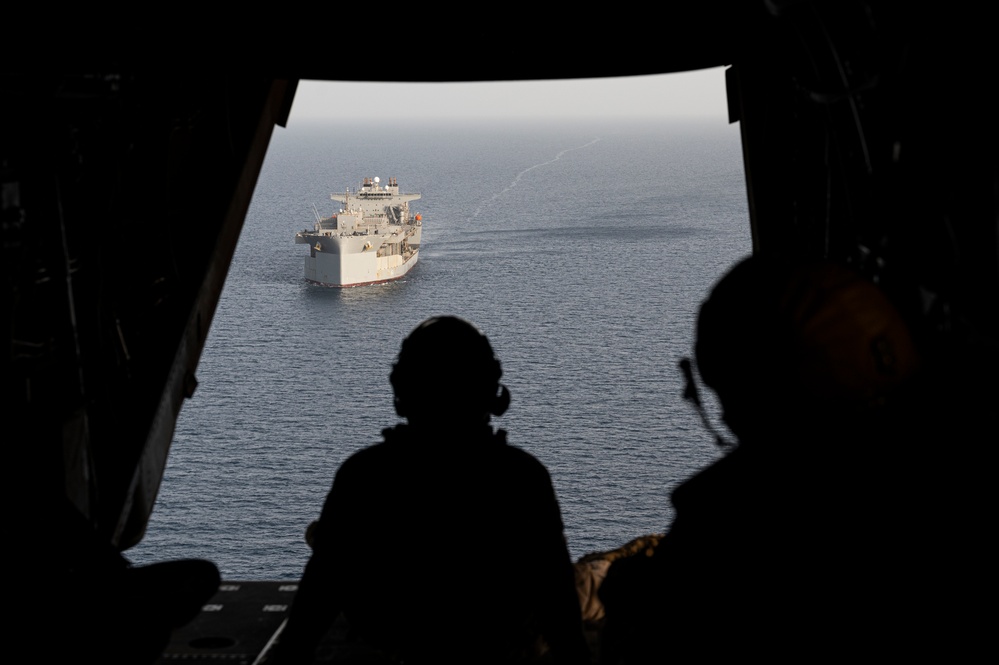 USMC MV-22 lands on USSHWW