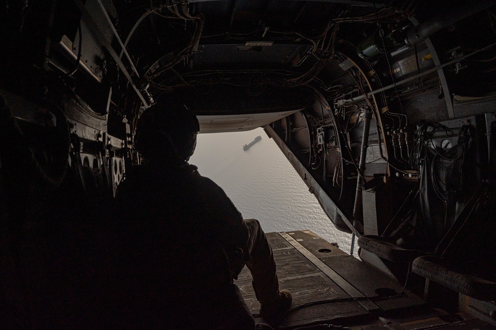 USMC MV-22 lands on USSHWW