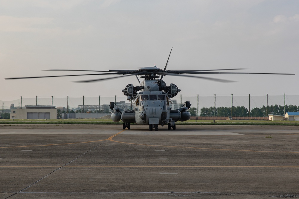 Marine Heavy Helicopter Squadron 361 arrives in South Korea for KMEP 22