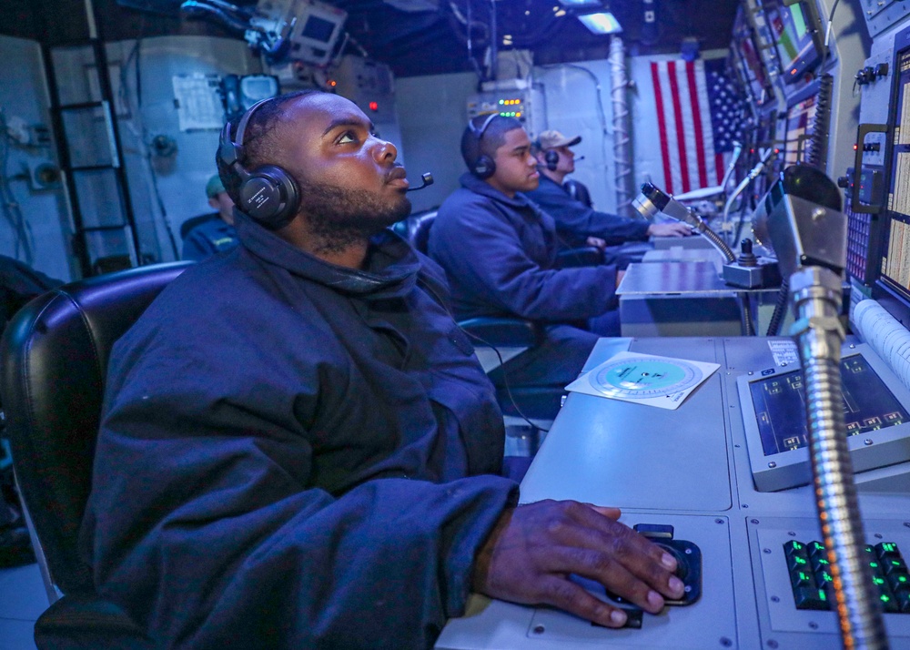 Sailors Monitor Sonar