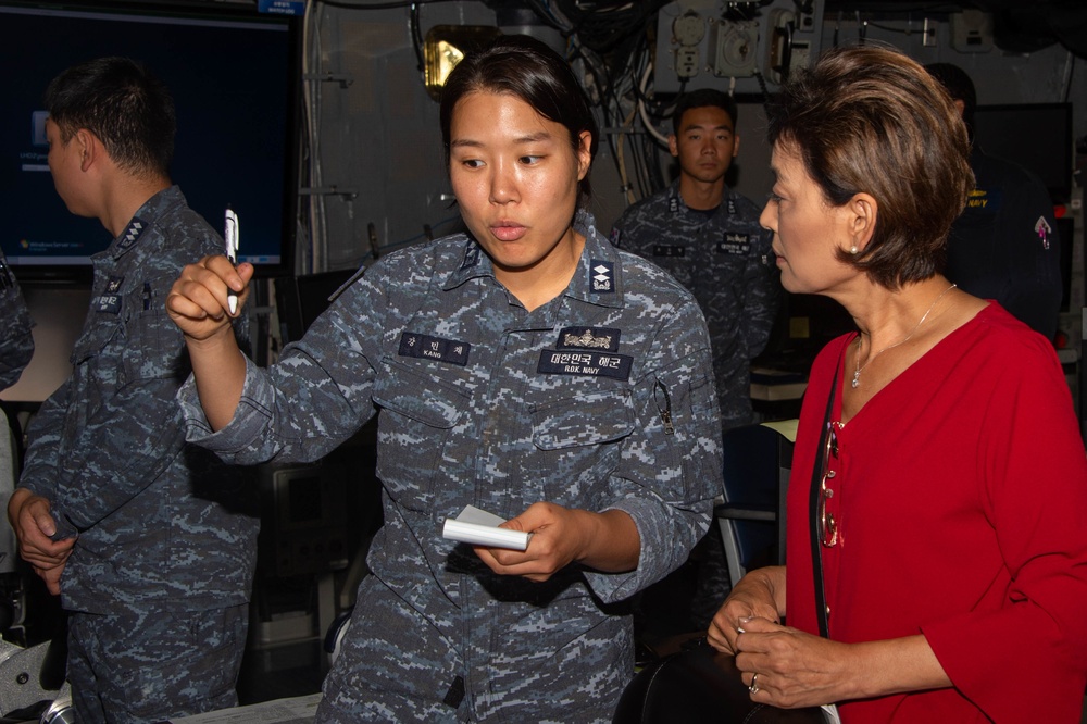 USS Essex Hosts Congressional and Staff Delegations During RIMPAC 2022