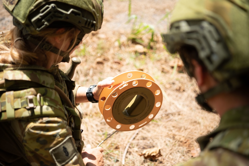 Netherlands EOD Team Prepare Device at RIMPAC 2022