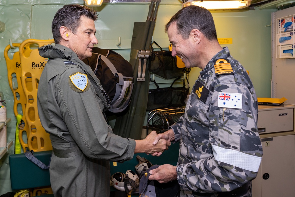 RIMPAC 2022: AIRCDRE Nathan Christie visit to HMAS Canberra