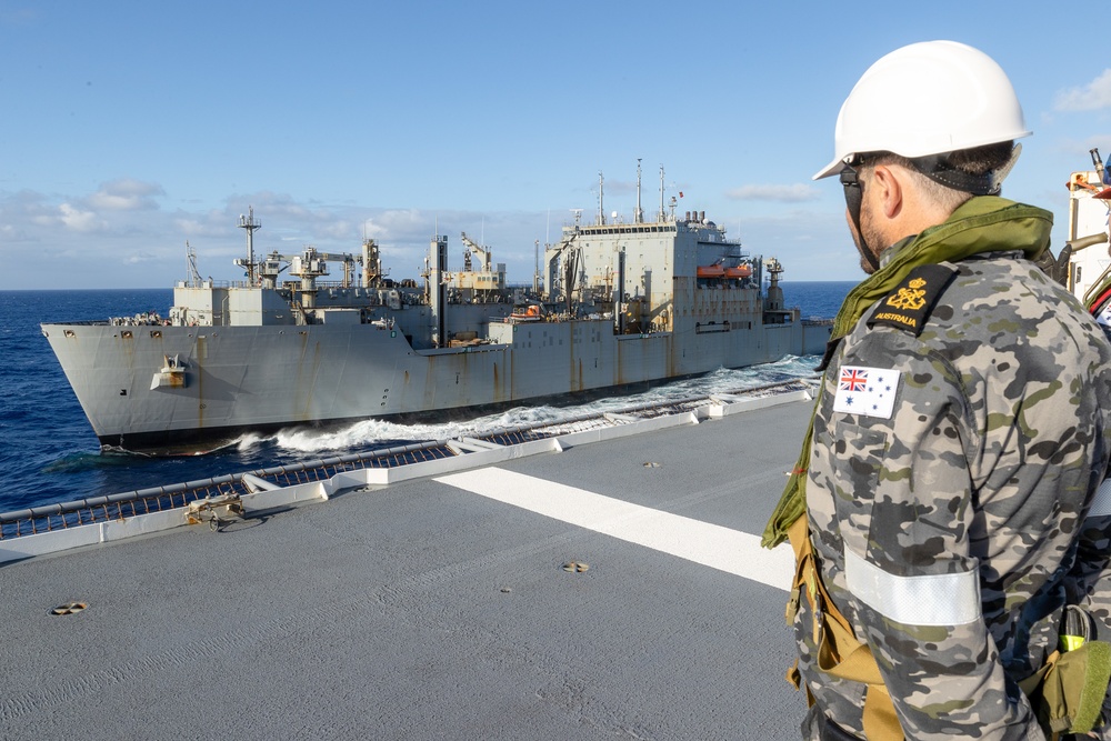 HMAS Canberra RAS with USNS Washington Chambers RIMPAC 2022