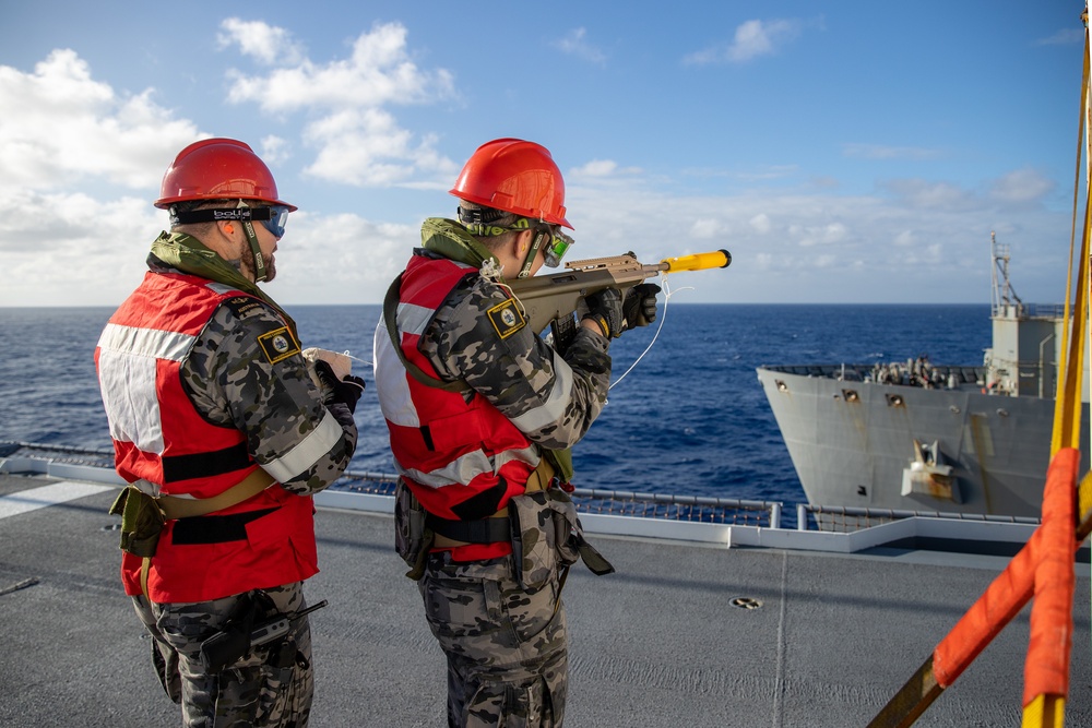 HMAS Canberra RAS with USNS Washington Chambers RIMPAC 2022