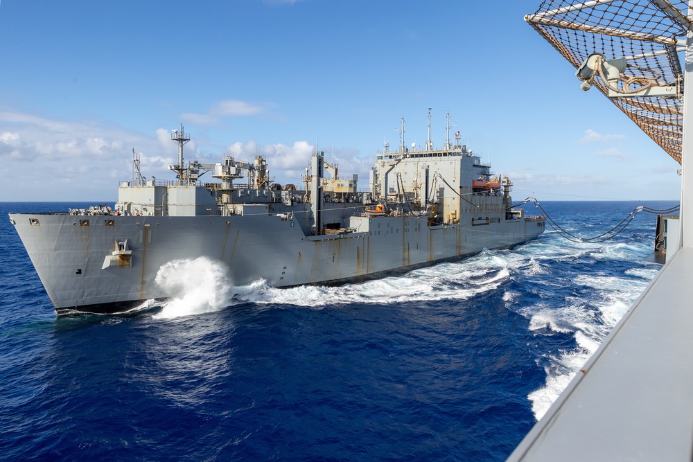 HMAS Canberra RAS with USNS Washington Chambers RIMPAC 2022