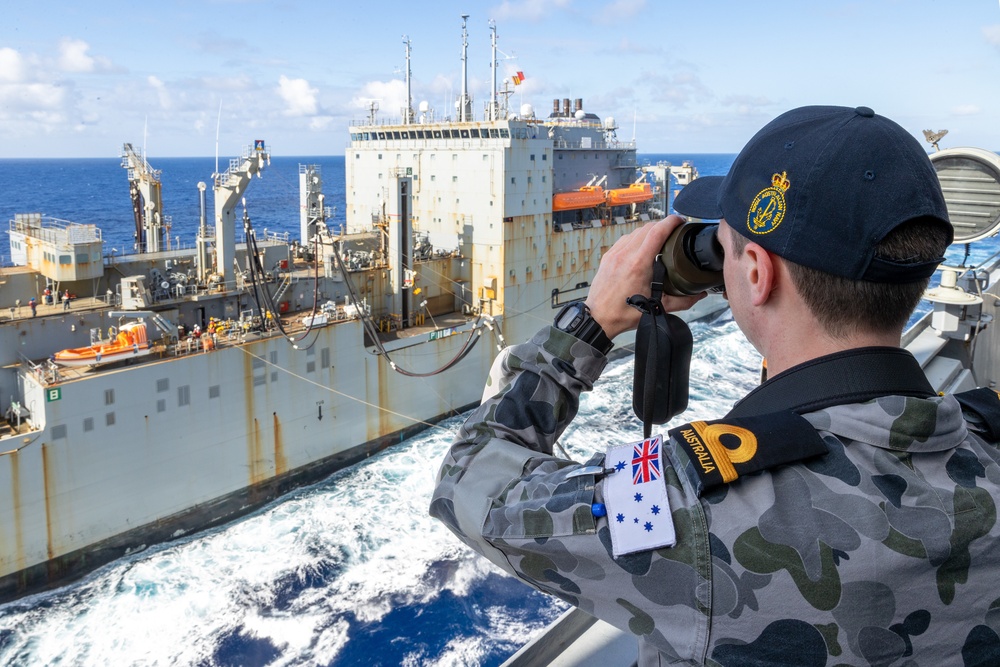 HMAS Canberra RAS with USNS Washington Chambers RIMPAC 2022