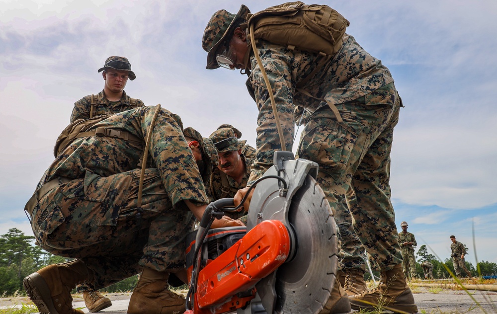 DVIDS - Images - 8th Engineer Support Battalion conducts airfield ...