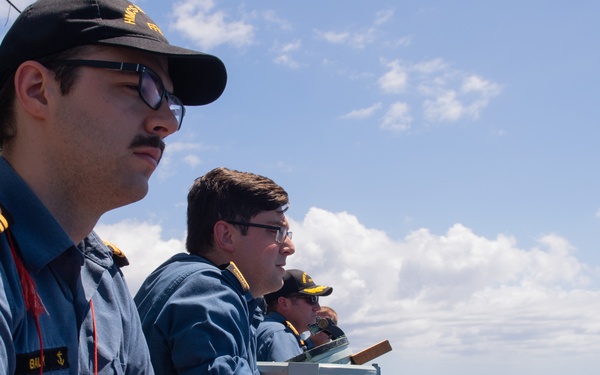 HMCS Vancouver Conducts Replenishment-at-Sea with HMNZS Aotearoa