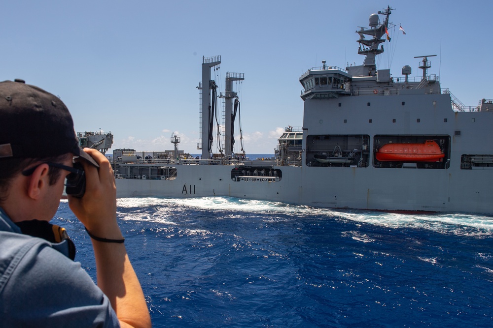 HMCS Vancouver Conducts Replenishment-at-Sea with HMNZS Aotearoa