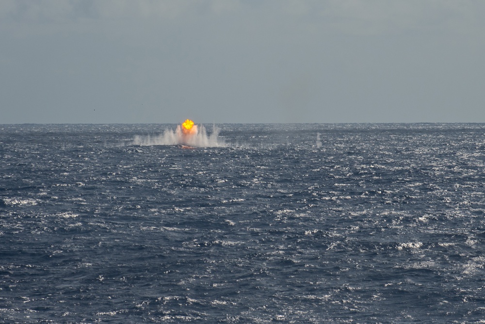 HMCS Vancouver conducts GUNEX at RIMPAC 2022