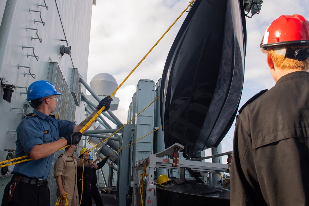 HMCS Vancouver conducts GUNEX during RIMPAC 2022