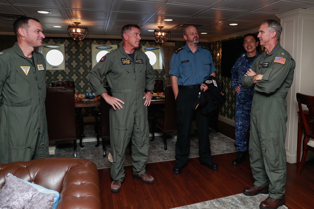 Vice Adm. Boyle visits Abraham Lincoln during RIMPAC 2022