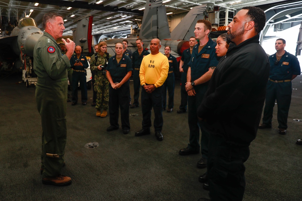 Vice Adm. Boyle visits Abraham Lincoln during RIMPAC 2022