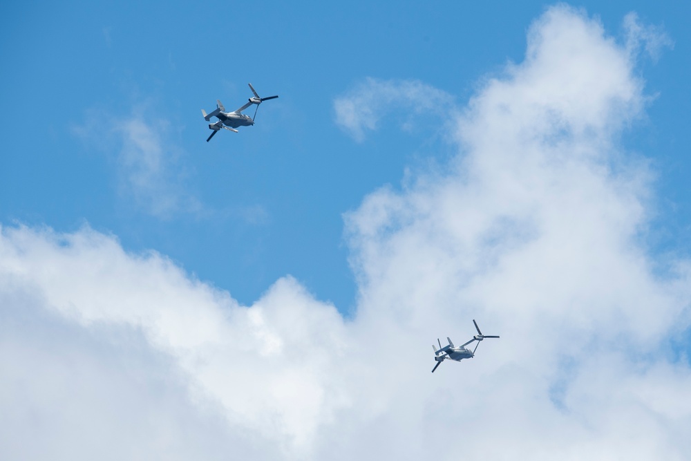 RIMPAC 2022: Ospreys fly past HMCS Winnipeg during WASEX
