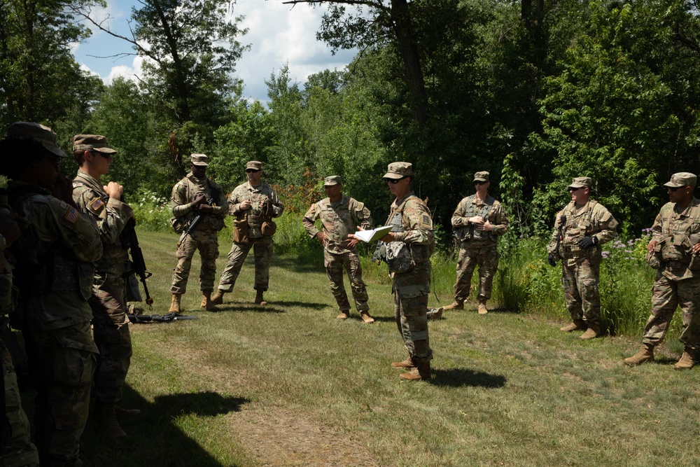 Briefing the Soldiers