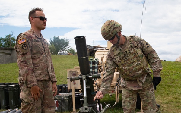 FORSCOM Deputy Commander meets with 102nd Cav Mortars