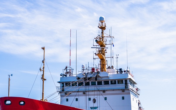 U.S. Coast Guard commandant visits Canadian Coast Guard