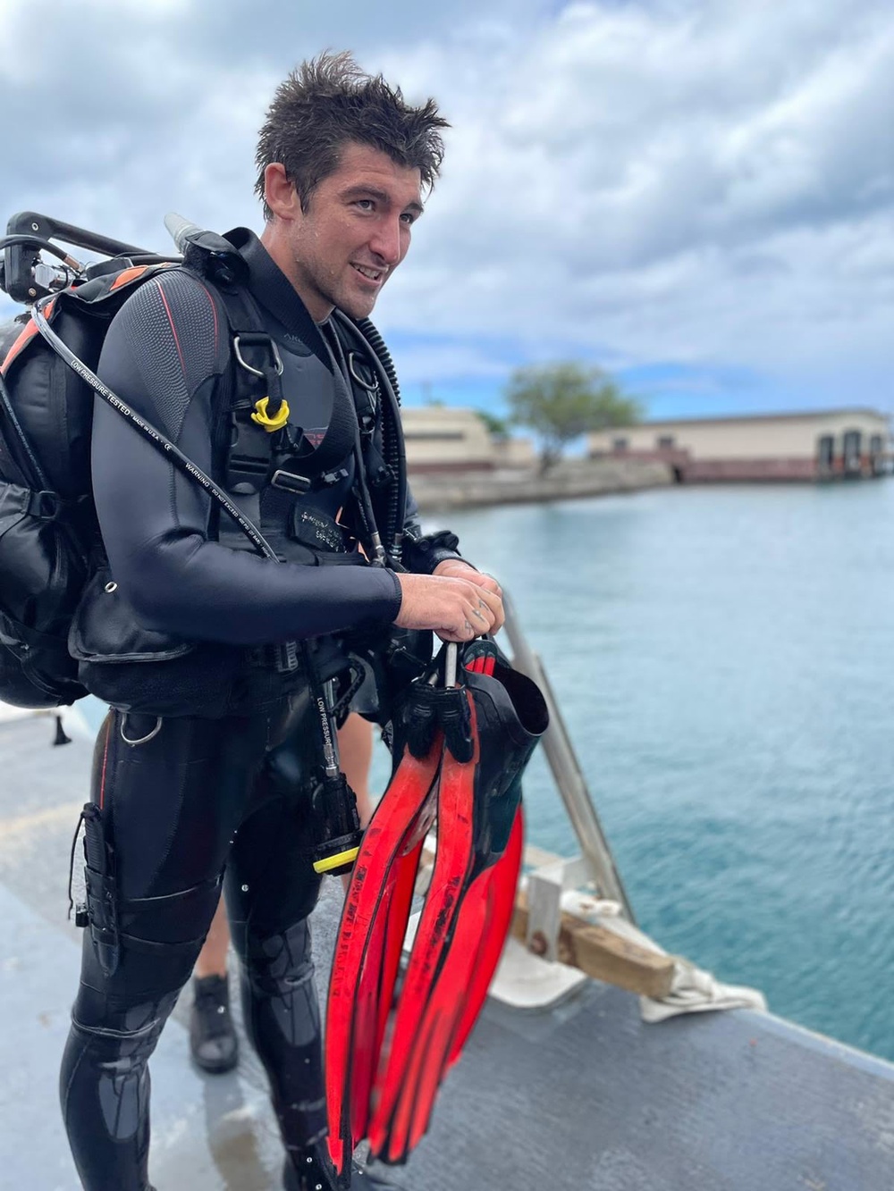 Canadian divers continue to train with U.S. peers, including making cofferdams