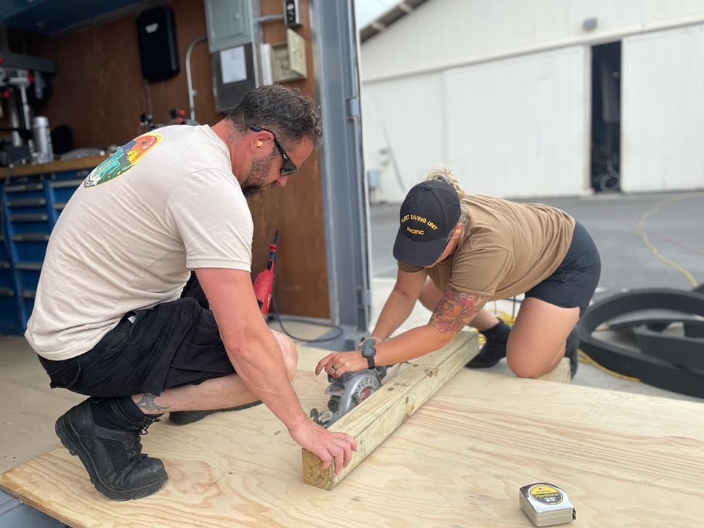 Canadian divers continue to train with U.S. peers, including making cofferdams