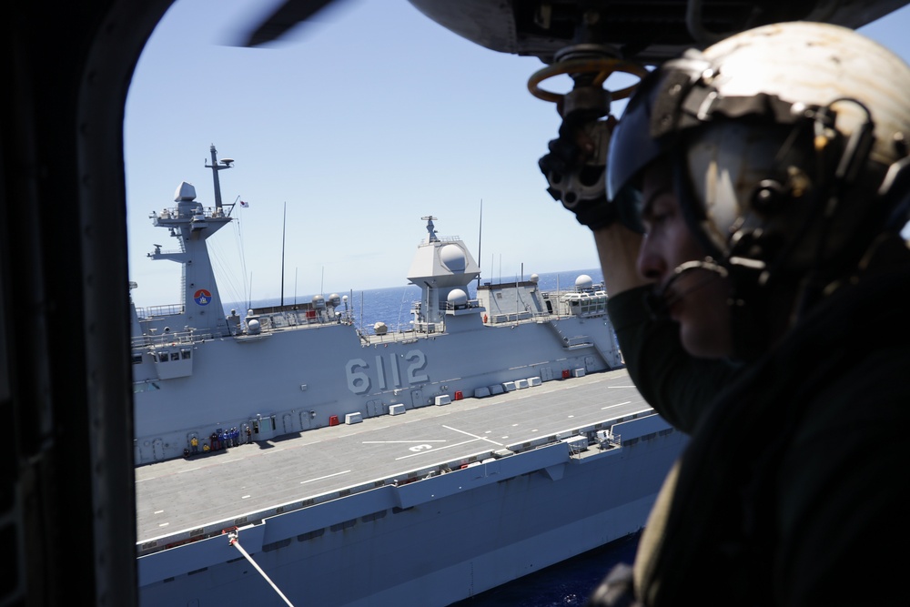RIMPAC2022: HMH-462 lands on the ROKS Marado