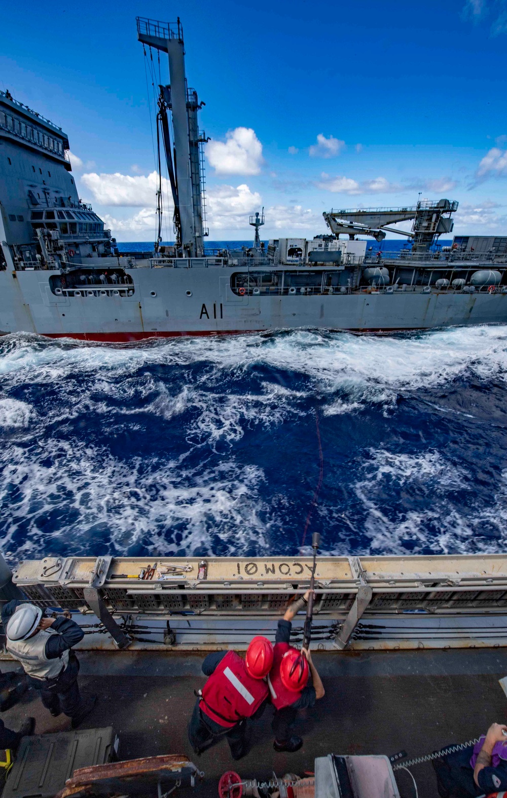 USS Chafee conducts RAS with HMNZS Aotearoa during RIMPAC 2022