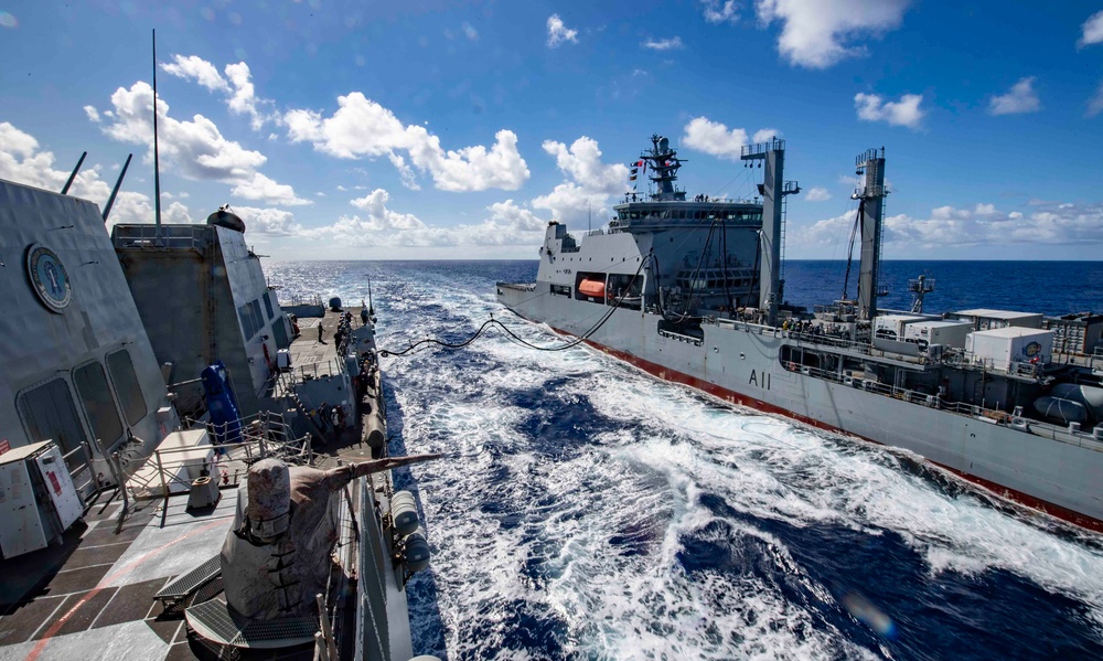 USS Chafee conducts RAS with HMNZS Aotearoa during RIMPAC 2022