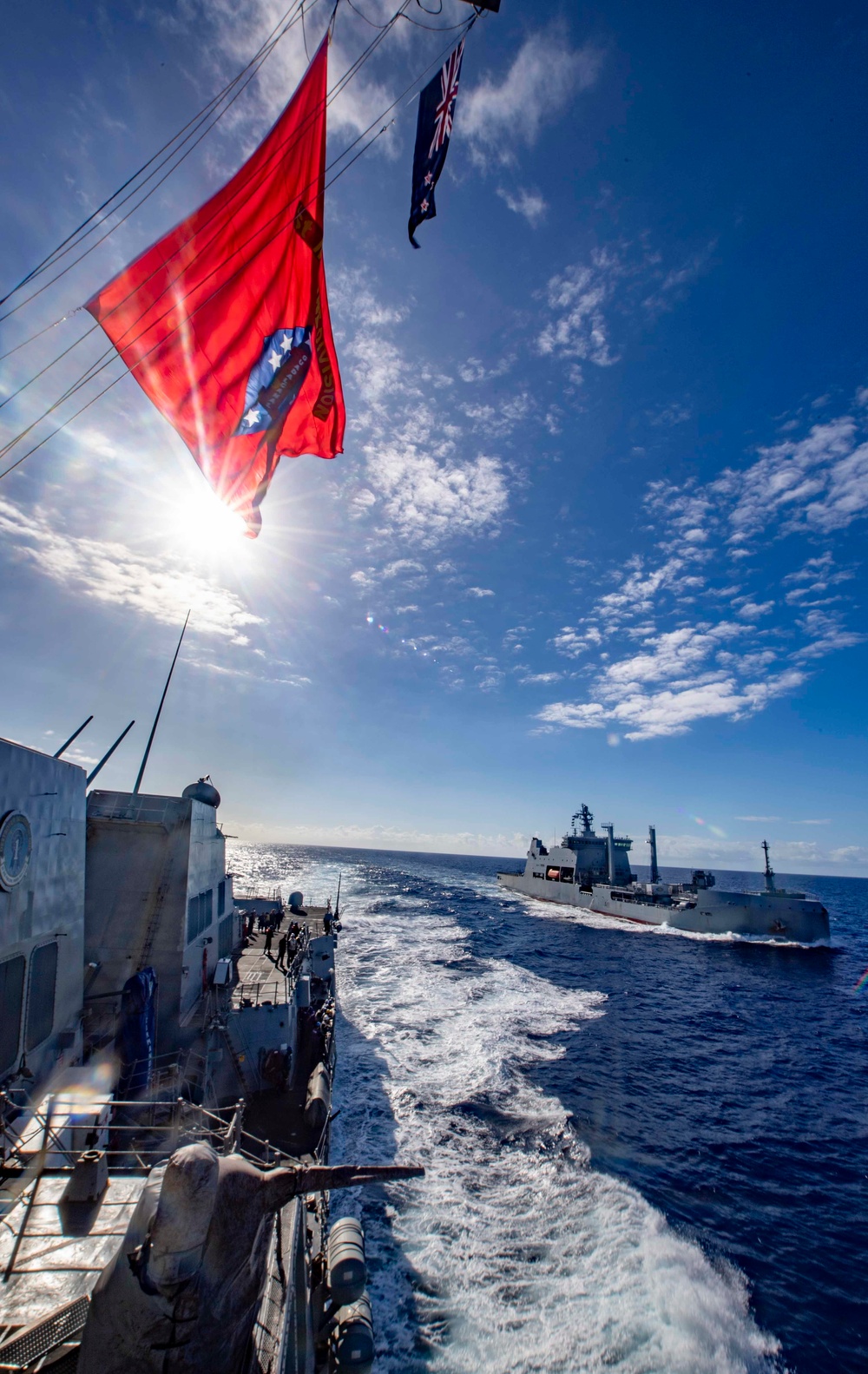 USS Chafee conducts RAS with HMNZS Aotearoa during RIMPAC 2022