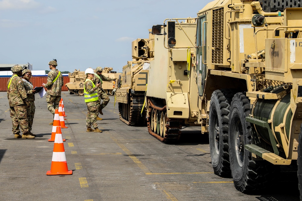 Antwerp-Bruges receives 2,700 pieces of U.S. Army equipment