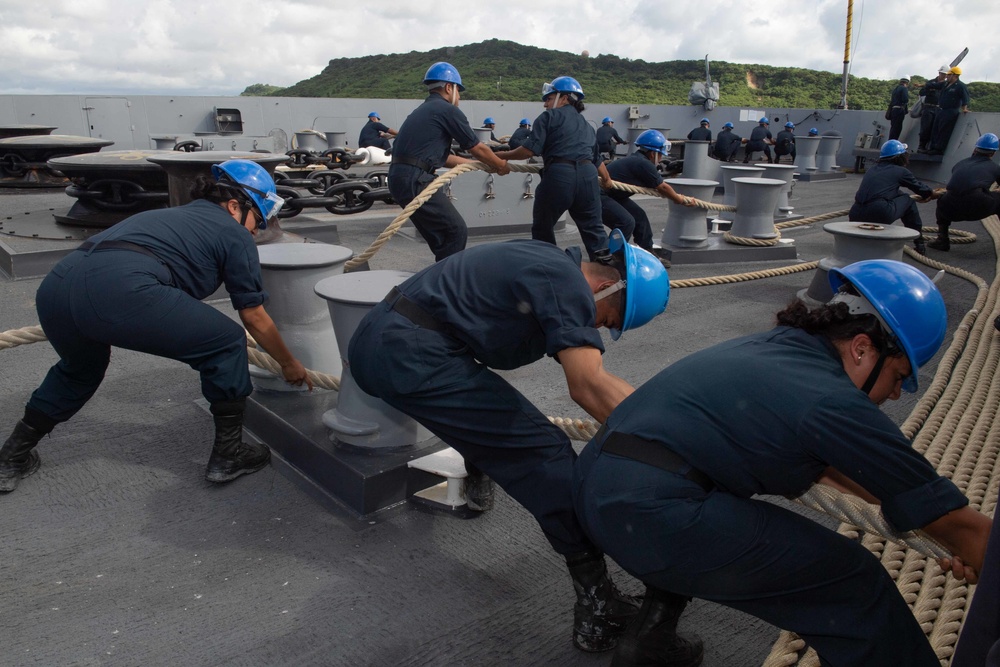 USS New Orleans Pulls into Okinawa July 22, 2022