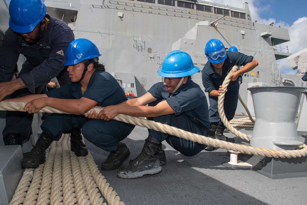 USS New Orleans Pulls into Okinawa July 22, 2022