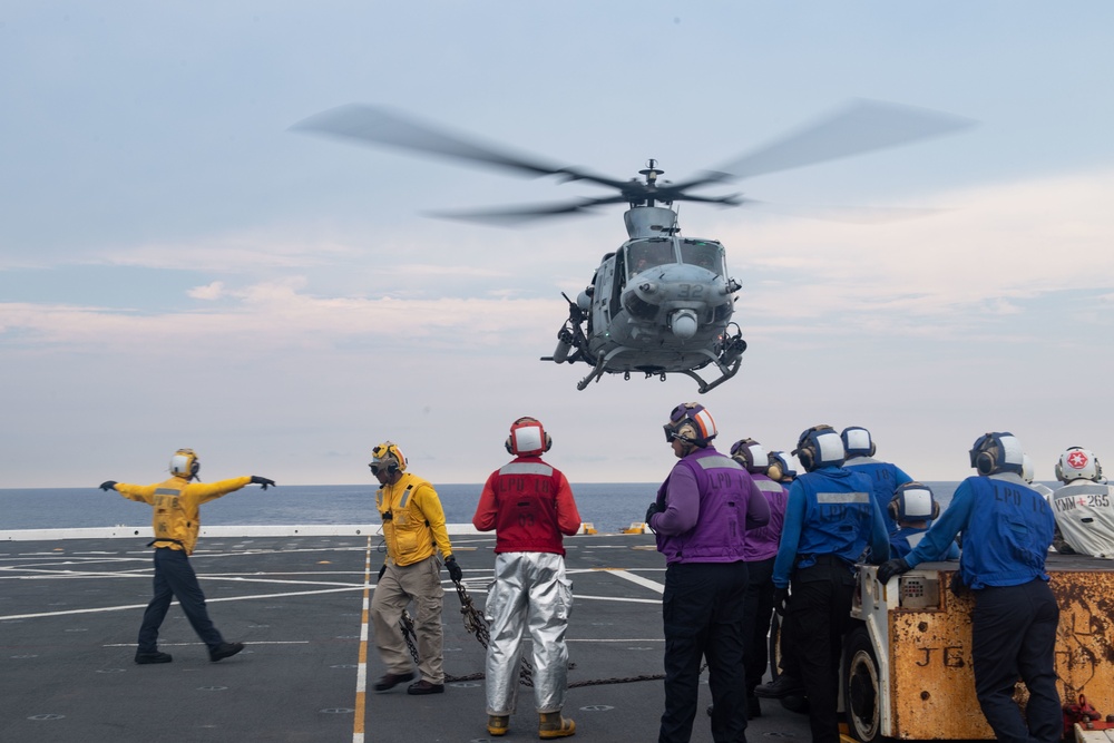 USS New Orleans Flight Ops July 25, 2022