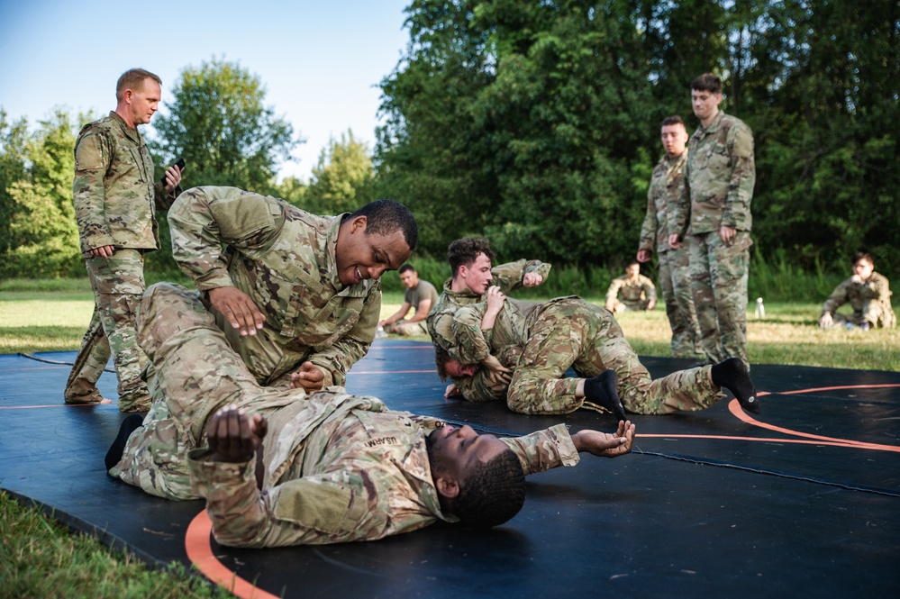 Visual Information Soldiers Conduct Combatives Training