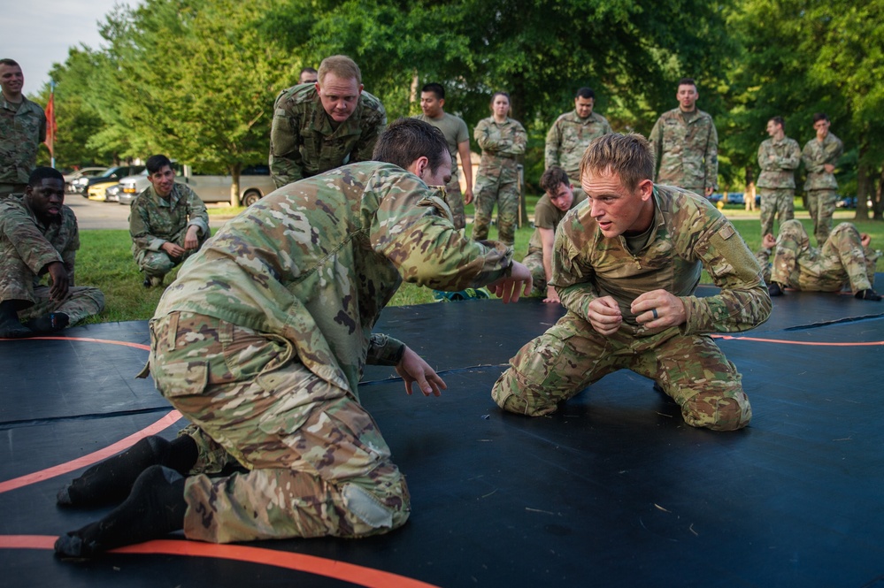 Visual Information Soldiers Conduct Combatives Training