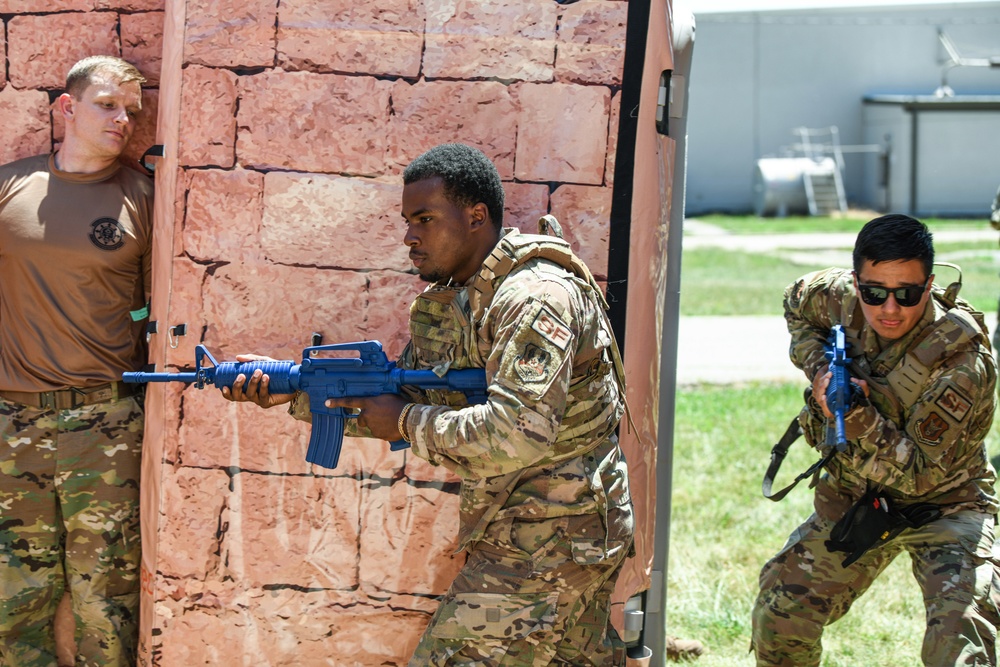 445th Airlift Wing Security Forces train in close quarters combat
