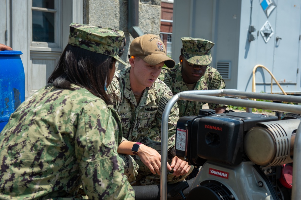 DC1 Murray teaches Sailors how to use P-100 pump