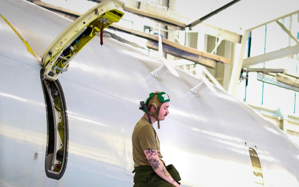 VP-47 - P8A MAINTENANCE