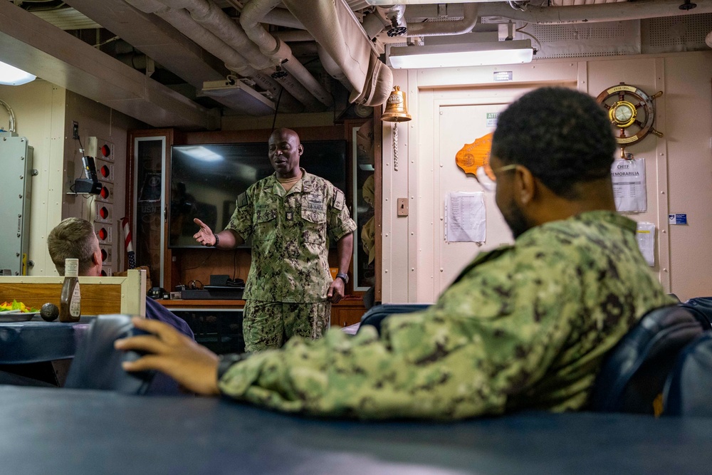 Vice Adm. Daniel Dwyer visits USS Truxtun (DDG 103)