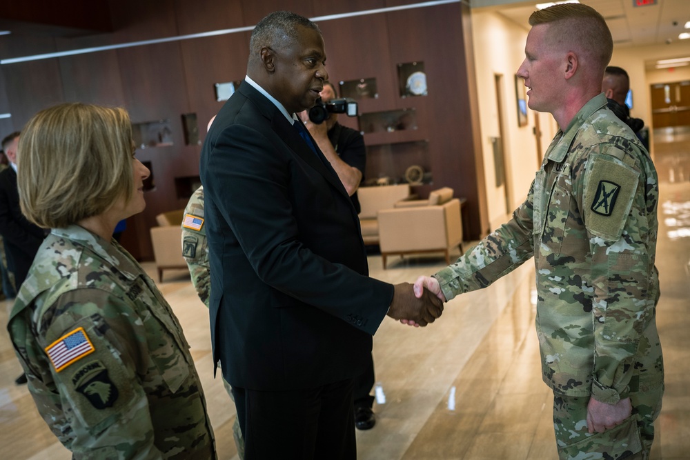 SECDEF Visits U.S. Southern Command