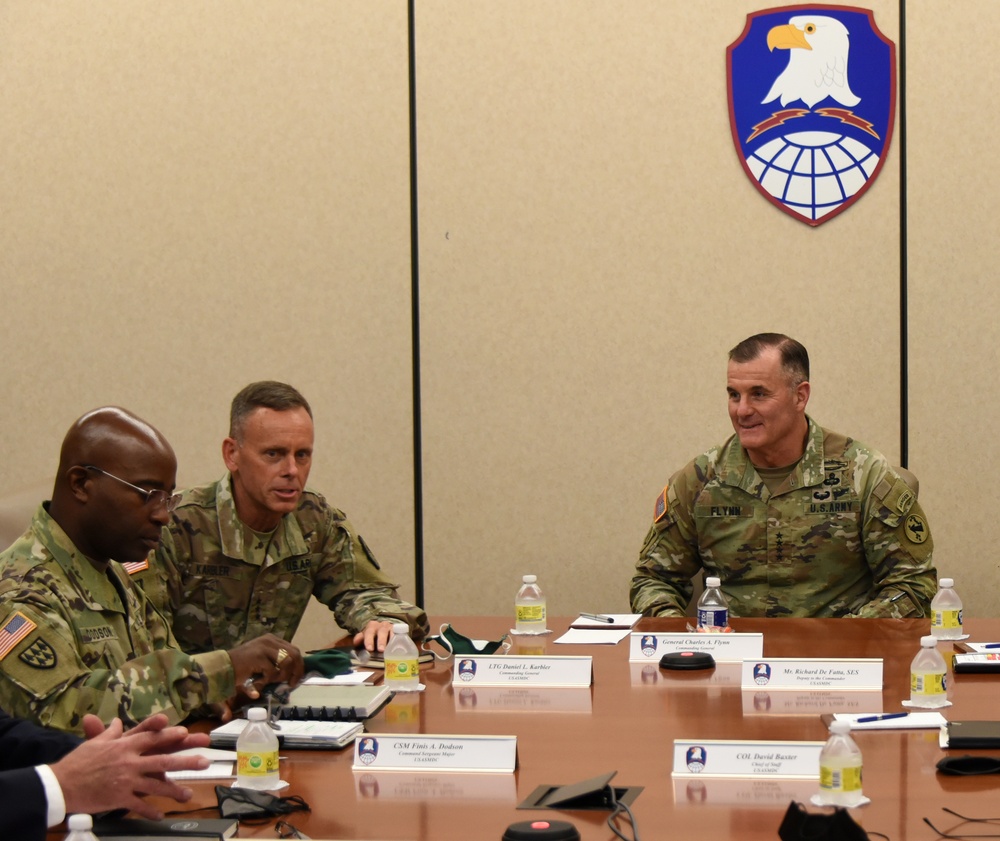 USARPAC commander visits SMDC